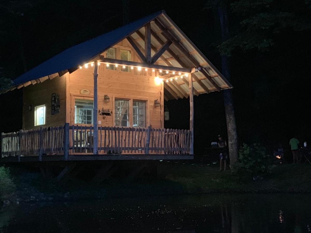 Blue Lodge Hesston Esterno foto